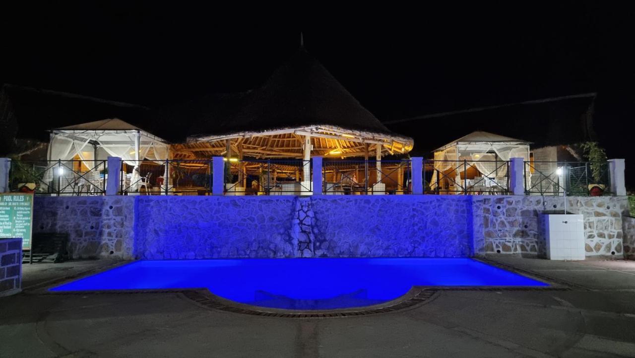 Отель Manyatta Camp Voi Экстерьер фото