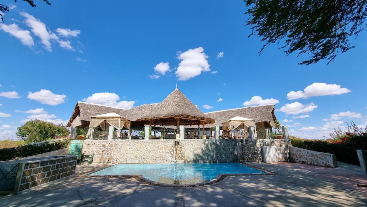 Отель Manyatta Camp Voi Экстерьер фото