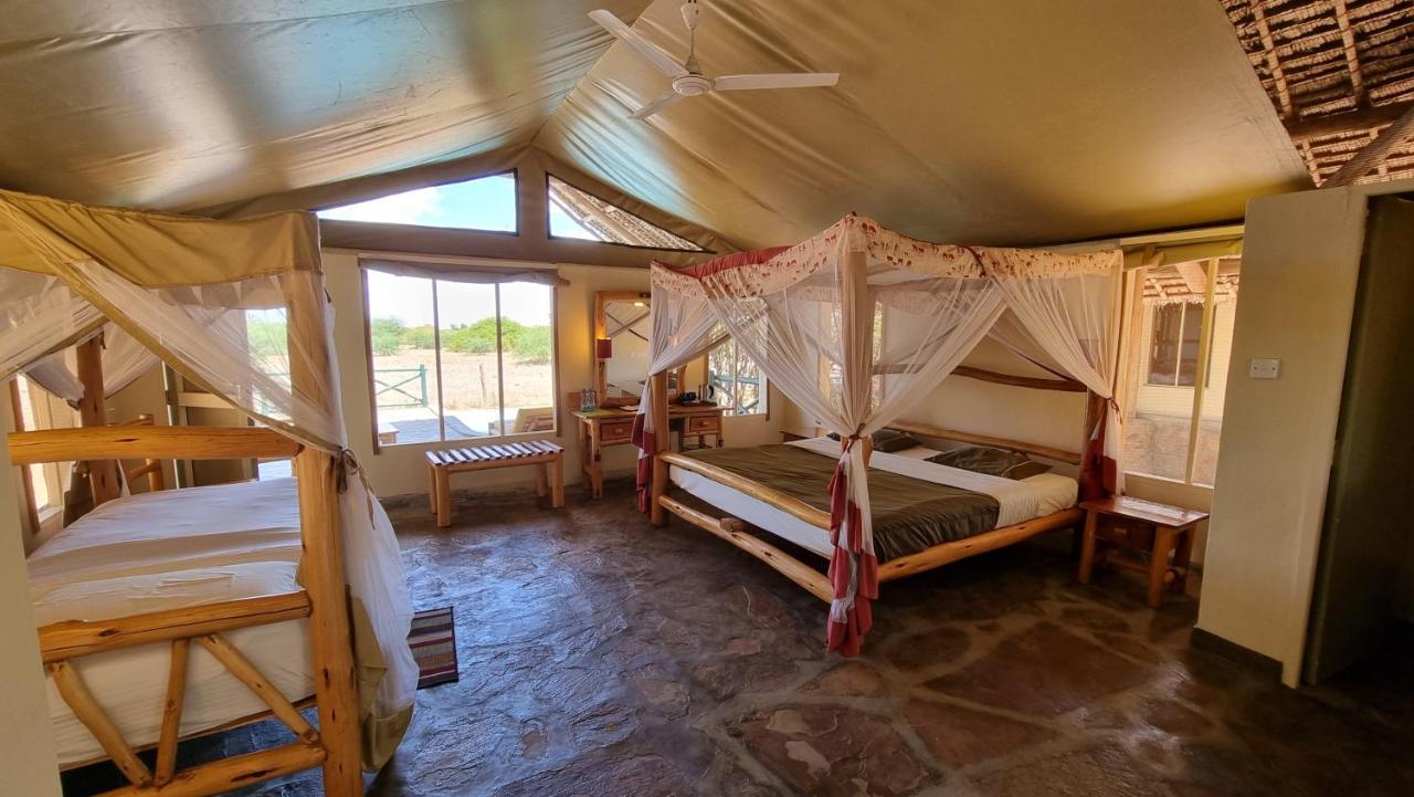 Отель Manyatta Camp Voi Экстерьер фото