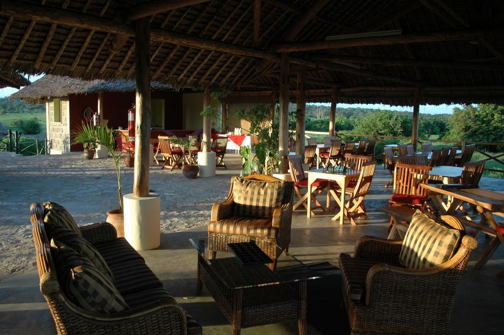 Отель Manyatta Camp Voi Экстерьер фото