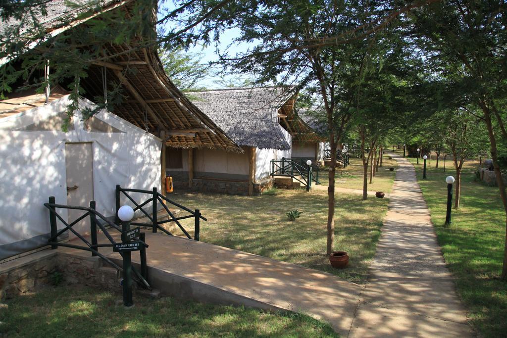 Отель Manyatta Camp Voi Экстерьер фото