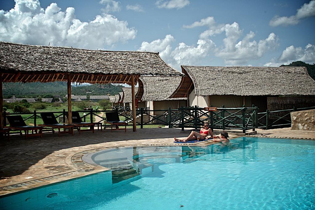 Отель Manyatta Camp Voi Экстерьер фото