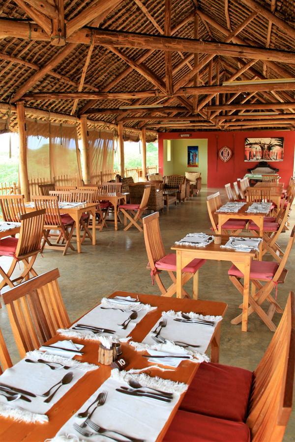 Отель Manyatta Camp Voi Экстерьер фото